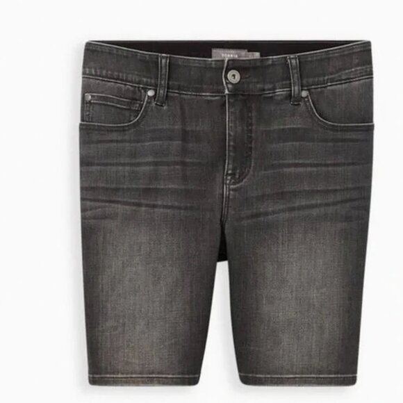 Torrid Dark Wash Grey Feel the Fit Jean Shorts in size 18 - Picture 1 of 6